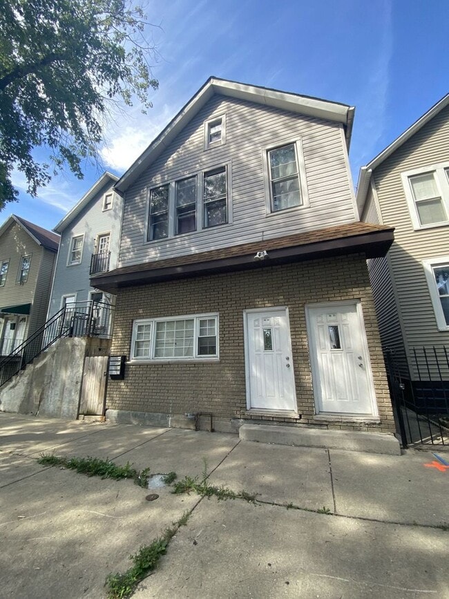 property at 4812 S Elizabeth St
