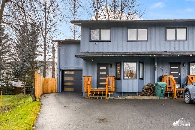 6627 Zurich St in Anchorage, AK - Building Photo - Building Photo