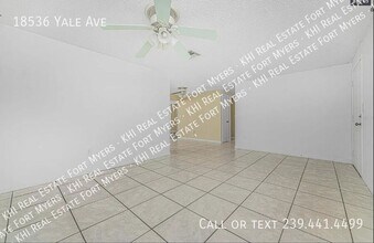 18536 Yale Ave in Port Charlotte, FL - Foto de edificio - Building Photo