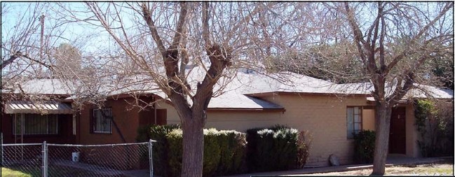 27th Ave Apartments in Phoenix, AZ - Building Photo - Building Photo