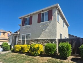 312 Dragonfly Cir in Sacramento, CA - Building Photo - Building Photo