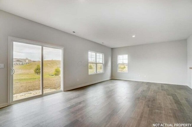 143 Brookside Dr in Jeffersonville, OH - Building Photo - Building Photo