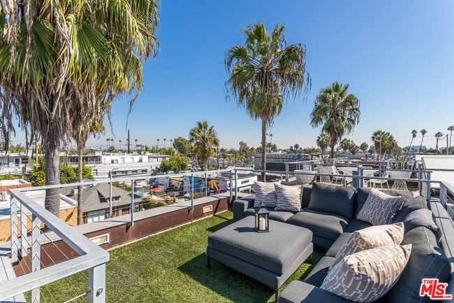 property at 1212 Abbot Kinney Blvd