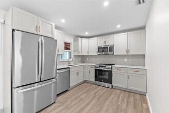 908 Lighthouse Dr in North Palm Beach, FL - Building Photo - Building Photo