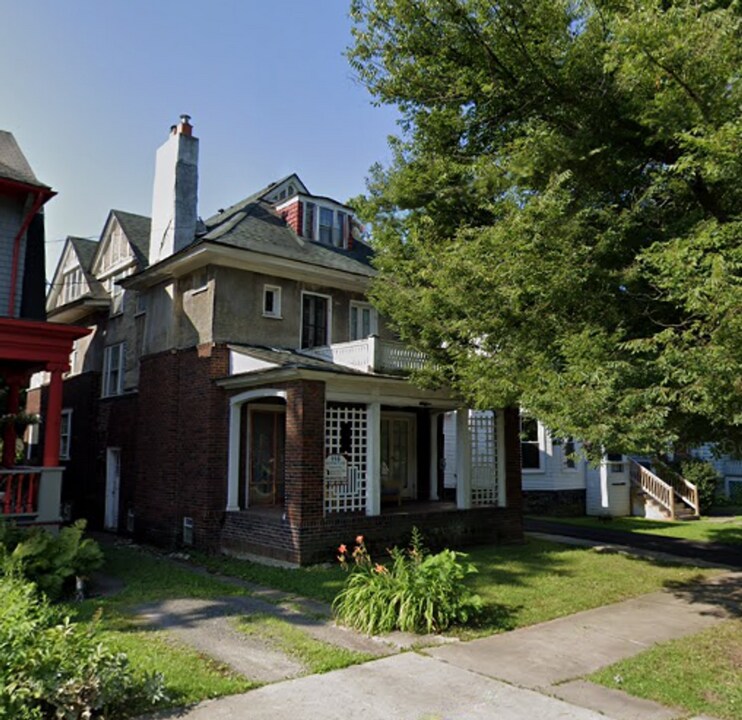 118 Victoria Pl in Syracuse, NY - Building Photo