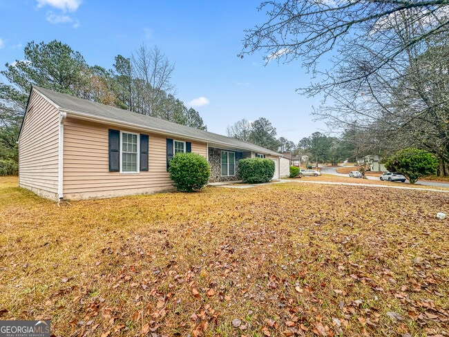7090 Birling Dr in College Park, GA - Building Photo - Building Photo