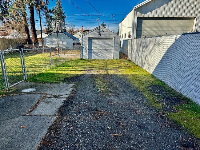 5927 N Wall St in Spokane, WA - Building Photo - Building Photo