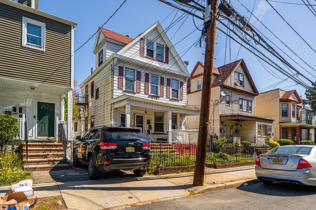 69 Marion Ave, Unit 1