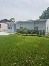 721 Nathan Hale Rd in West Palm Beach, FL - Building Photo - Building Photo