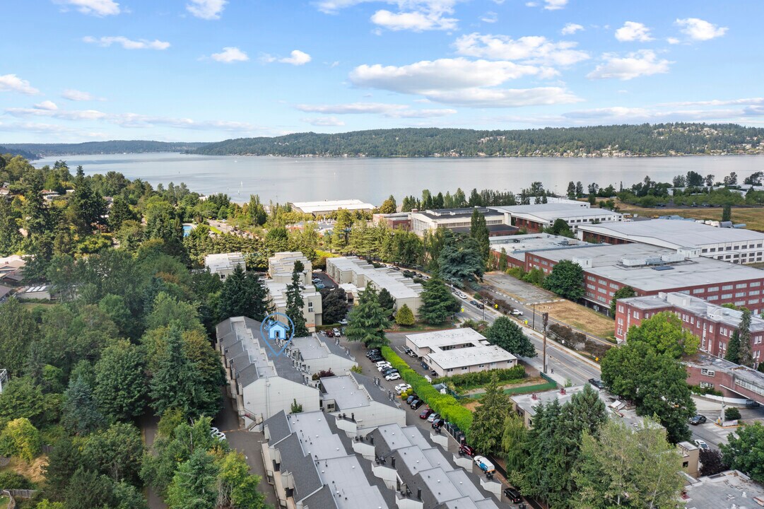 5829 NE 75th St, Unit A336 in Seattle, WA - Building Photo