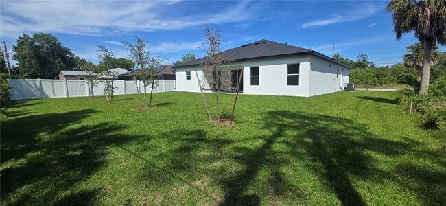 405 Loveland Blvd in Port Charlotte, FL - Building Photo - Building Photo