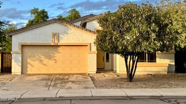 property at 1362 W. Roadrunner Dr.
