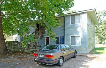 737 Pointe Ct in Tallahassee, FL - Foto de edificio - Building Photo