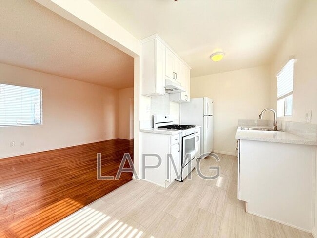 property at 624 W Riggin St