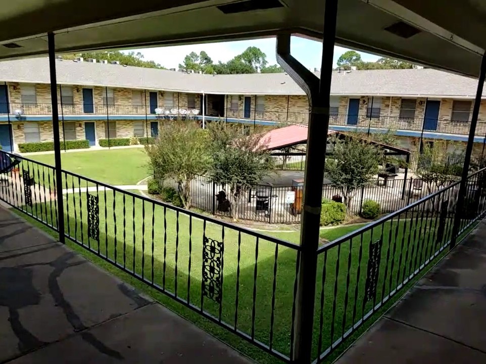 Brentwood Court in Fort Worth, TX - Foto de edificio