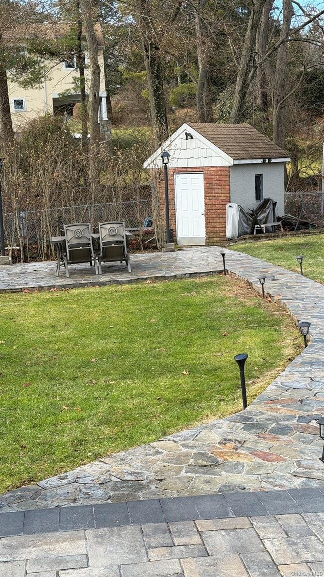 2 Wyman St in Rye Brook, NY - Building Photo - Building Photo