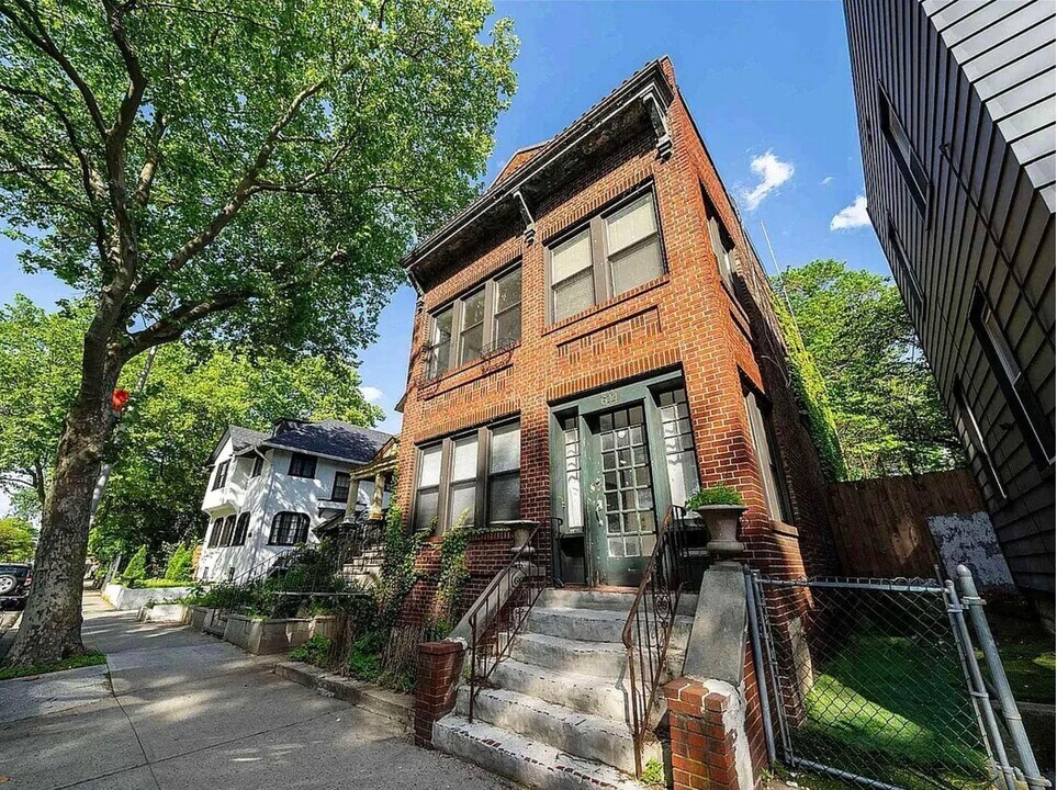 644 WESTSIDE Ave in Jersey City, NJ - Building Photo