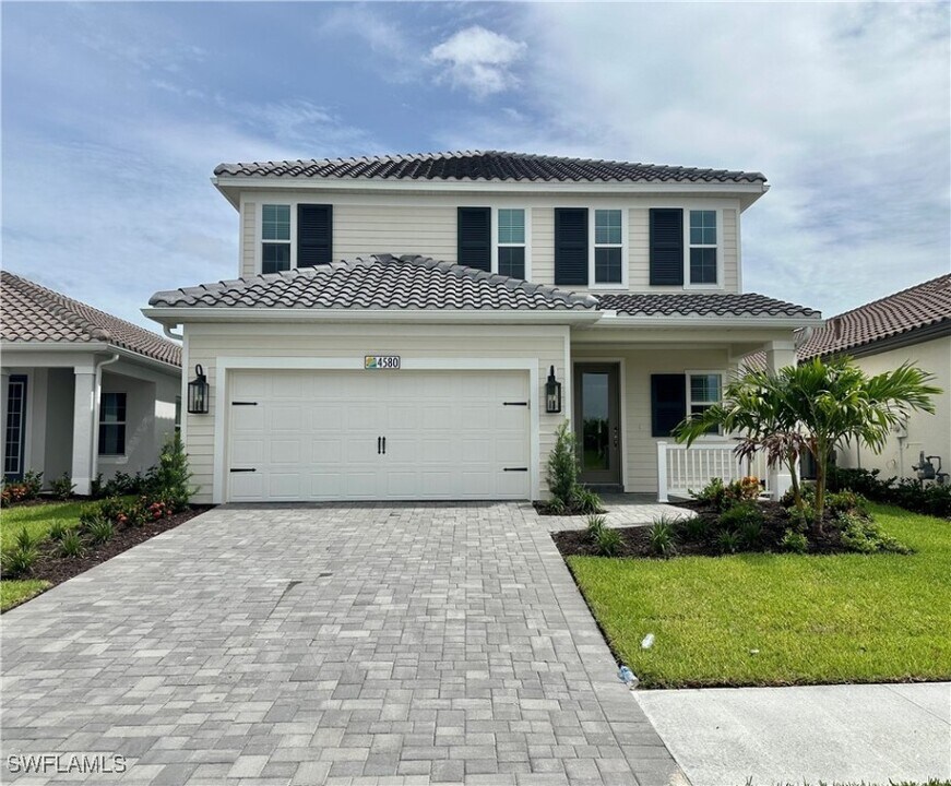 4580 Centaurus Cir in Naples, FL - Foto de edificio