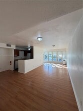 125 SW 1st Ave in Hallandale Beach, FL - Building Photo - Building Photo