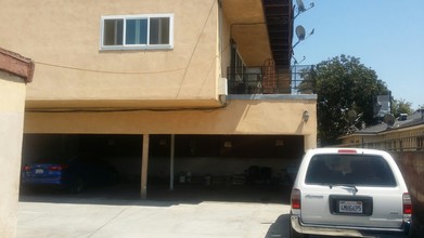 709 S Flower St in Inglewood, CA - Building Photo - Building Photo