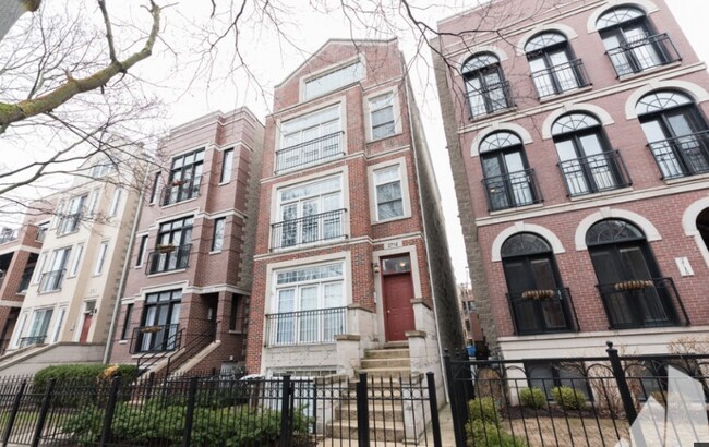 2714 N Wayne Ave, Unit 3 in Chicago, IL - Building Photo - Building Photo