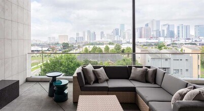 2425 Bell St in Houston, TX - Building Photo - Building Photo