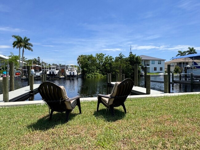 4811 Regal Dr in Bonita Springs, FL - Building Photo - Building Photo