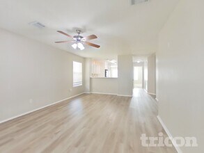 614 Harpswell Ln in Houston, TX - Foto de edificio - Building Photo