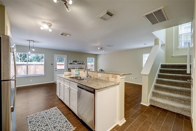 property at 117 N Villa Oaks Dr