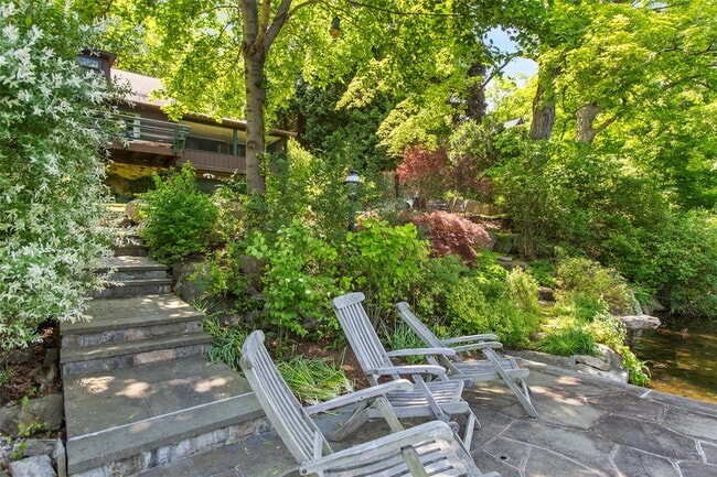 30 Lake Dr in Holmes, NY - Building Photo - Building Photo
