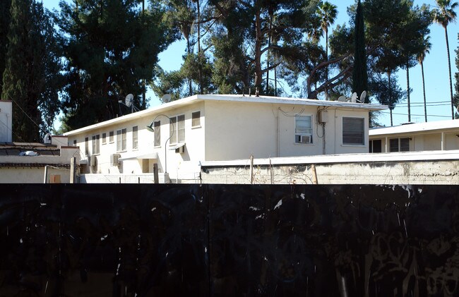 418 W 18th St in San Bernardino, CA - Foto de edificio - Building Photo