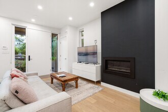 2727 W 14th Ave in Vancouver, BC - Building Photo - Building Photo