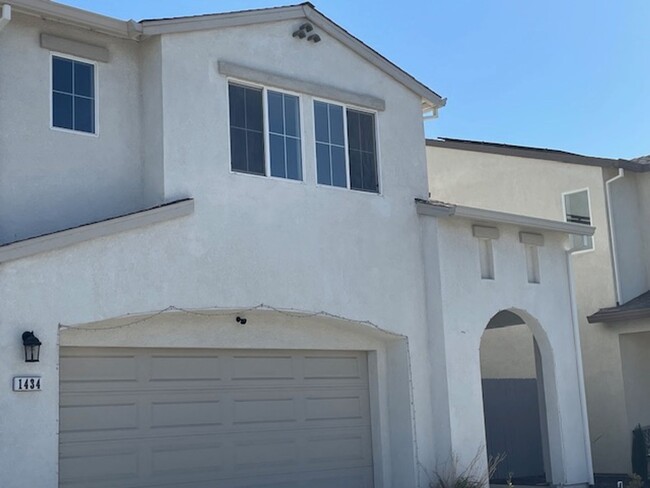 1434 Dorona Ln in Manteca, CA - Building Photo - Building Photo