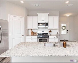 1219 Foxtail Dr in Baton Rouge, LA - Building Photo - Building Photo