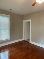 906 N Kansas Expy in Springfield, MO - Building Photo