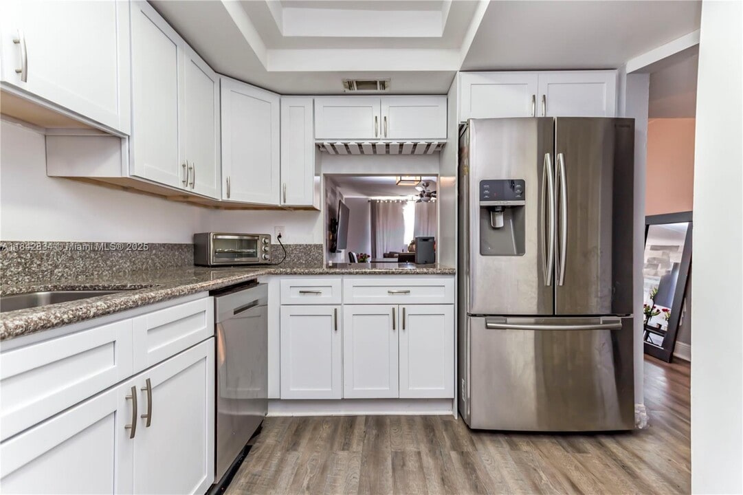 3490 Foxcroft Rd in Miramar, FL - Building Photo