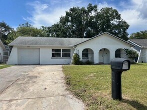 3655 Dellefield St in New Port Richey, FL - Building Photo - Building Photo