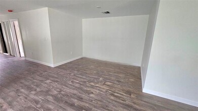 324 NE 34th St in Oakland Park, FL - Building Photo - Building Photo