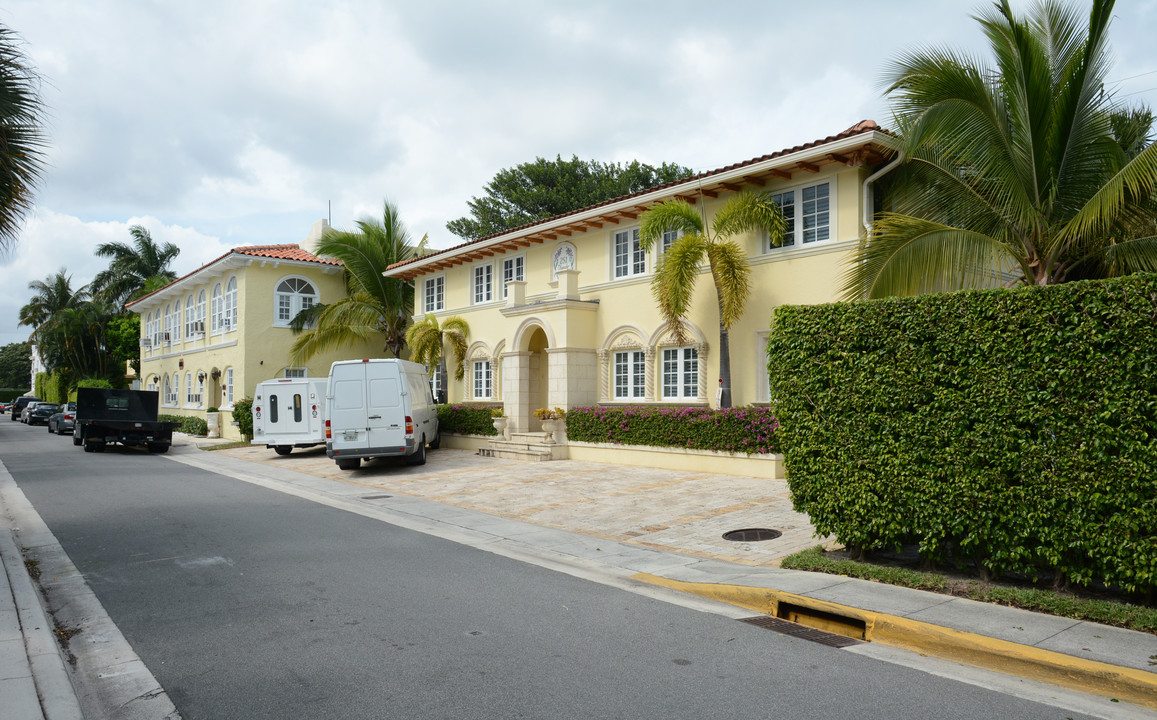 253 Oleander Ave in Palm Beach, FL - Building Photo