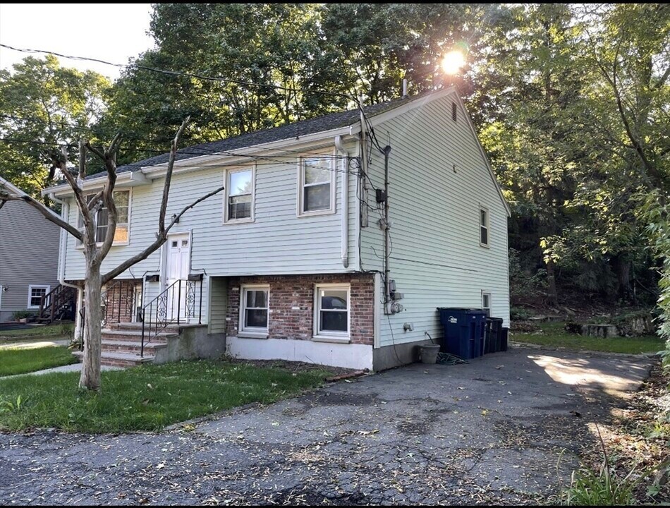 9 Grove Terrace in Boston, MA - Building Photo