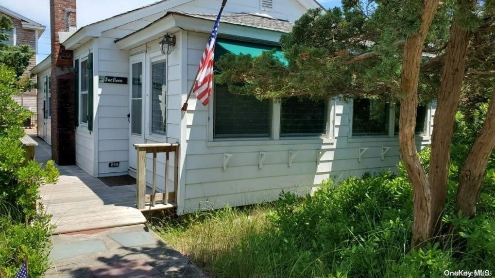 250 Cottage Walk in Ocean Beach, NY - Building Photo