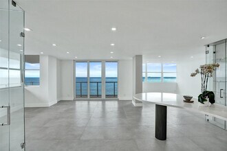 209 N Fort Lauderdale Beach Blvd in Fort Lauderdale, FL - Foto de edificio - Building Photo