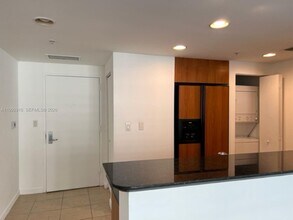 335 S Biscayne Blvd, Unit 2406 in Miami, FL - Foto de edificio - Building Photo