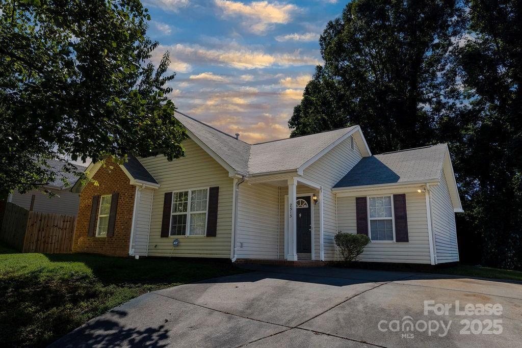2513 Hemby Woods Dr in Charlotte, NC - Building Photo