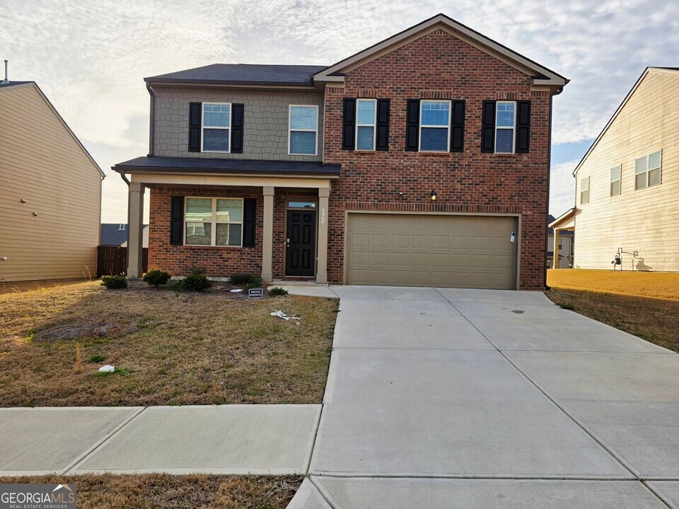 5460 Flat Rock Point in Stonecrest, GA - Building Photo
