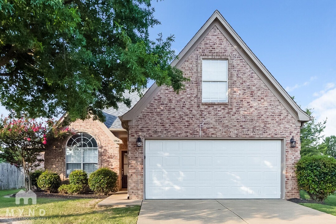5854 Lindsay Cove in Southaven, MS - Building Photo