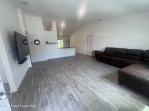 499 Oakleaf St SW in Palm Bay, FL - Building Photo - Building Photo