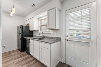 Reserve on Central Townhomes in Bentonville, AR - Building Photo - Building Photo