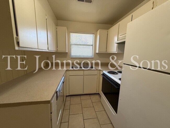 1604 Oak Croft Dr-Unit -1604 Oak Croft C in Winston-Salem, NC - Foto de edificio - Building Photo