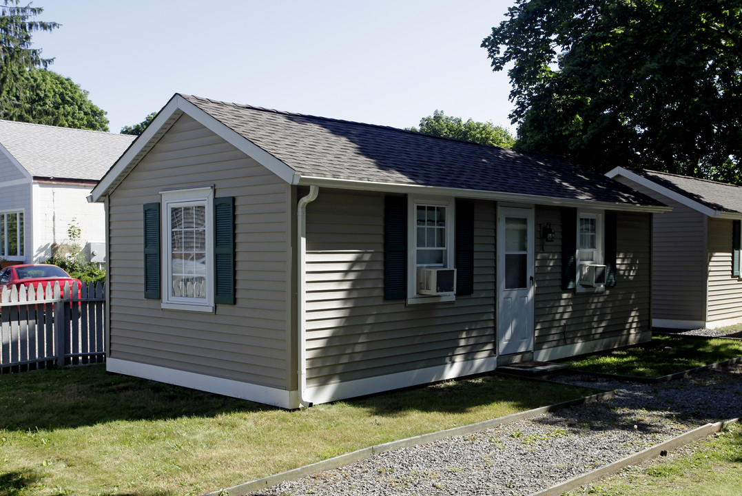 1334 N Sea Rd in Southampton, NY - Building Photo